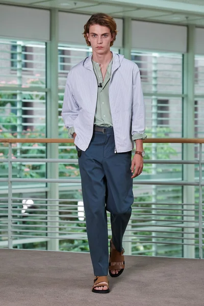 Look 14